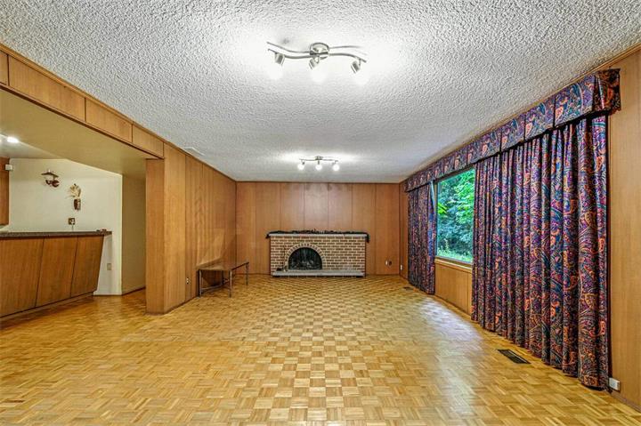 能俯视到Bridle Path 豪宅区美景的平方,凸显了地理位置的优势标价360万加元2