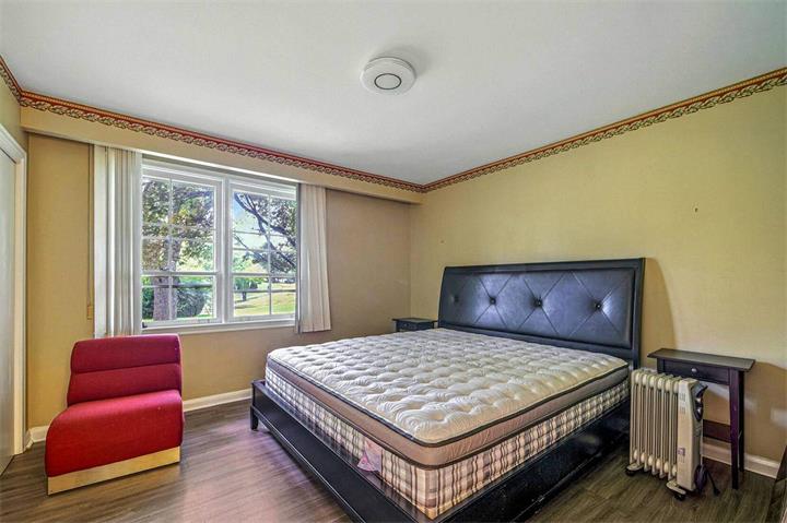 能俯视到Bridle Path 豪宅区美景的平方,凸显了地理位置的优势标价360万加元5