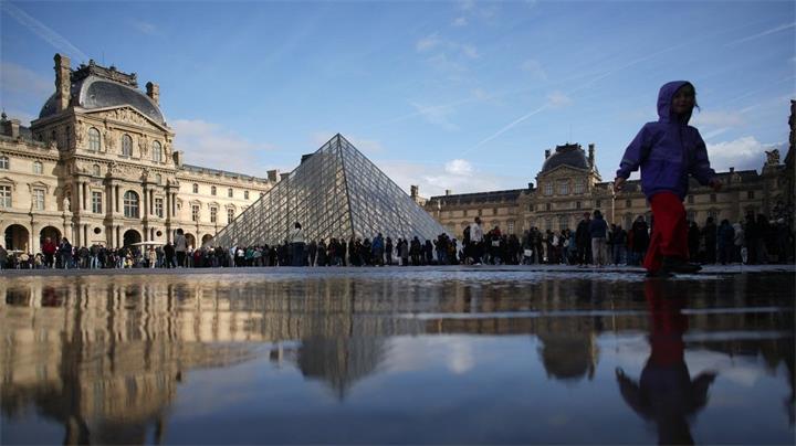 卢浮宫惊天劫案调查中已有七人被捕1