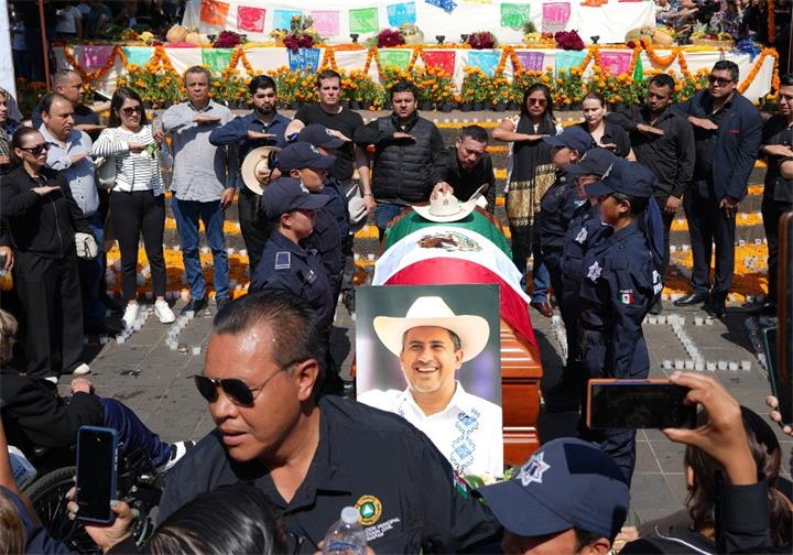 墨西哥市长在亡灵节庆祝活动中遭枪击身亡1