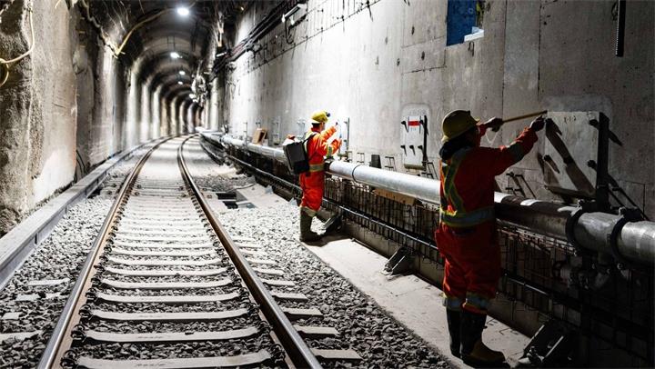 加拿大10月份新增就业岗位6.7万个,失业率降至6.9%,这一数字令人意外1