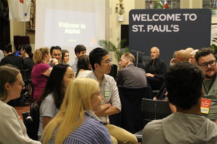 Z世代正在重返宗教?加拿大教会见证年轻信徒人数回升1