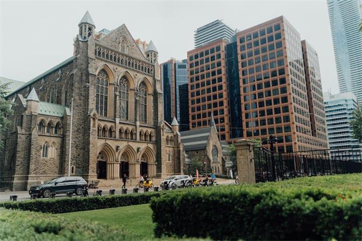 Z世代正在重返宗教?加拿大教会见证年轻信徒人数回升2