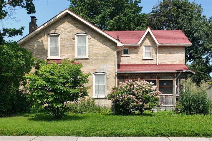 安大略省一栋看似废弃的房屋售价60万加元，或将成为开发商的空白画布1