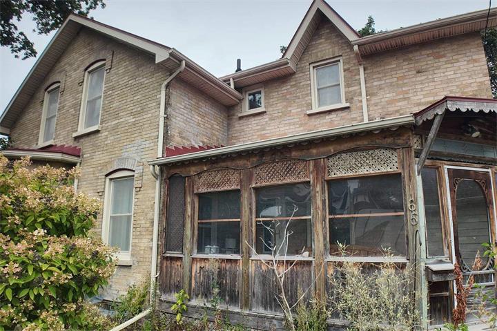 安大略省一栋看似废弃的房屋售价60万加元，或将成为开发商的空白画布4