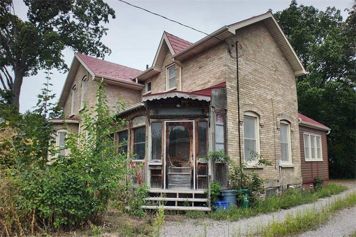 安大略省一栋看似废弃的房屋售价60万加元，或将成为开发商的空白画布5