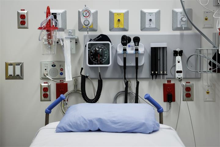 急诊科医生警告称,削减外籍劳工人数将影响医院候诊时间和患者治疗效果1