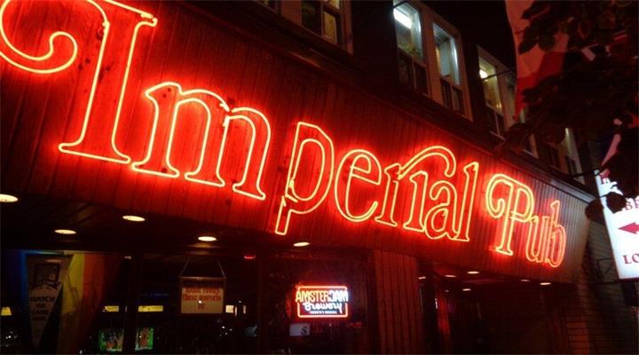 多伦多市民含泪告别 80 年老牌酒吧 Imperial Pub：承载三代人的回忆，即将被新公寓取代2