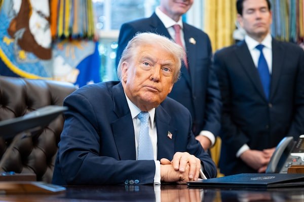 特朗普连续遭遇政治挫折：逆转关税政策、被迫同意公开埃普斯坦档案  其“绝对控制力”首次出现裂痕**1