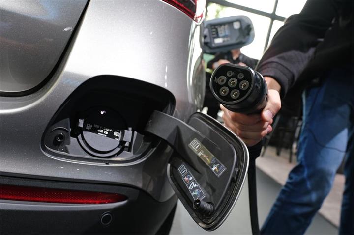 官方数据被质疑:研究称插电式混动车污染远高于预期,加拿大将调整法规2