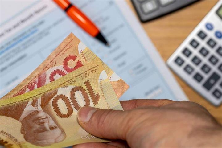 部分加拿大人本周有望收到政府发放的款项1