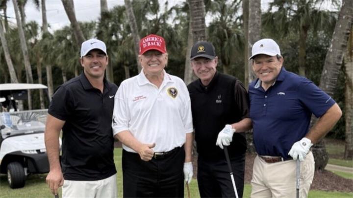 “冰球大帝”与特朗普互动照引爆社交媒体,加拿大球迷反应两极1