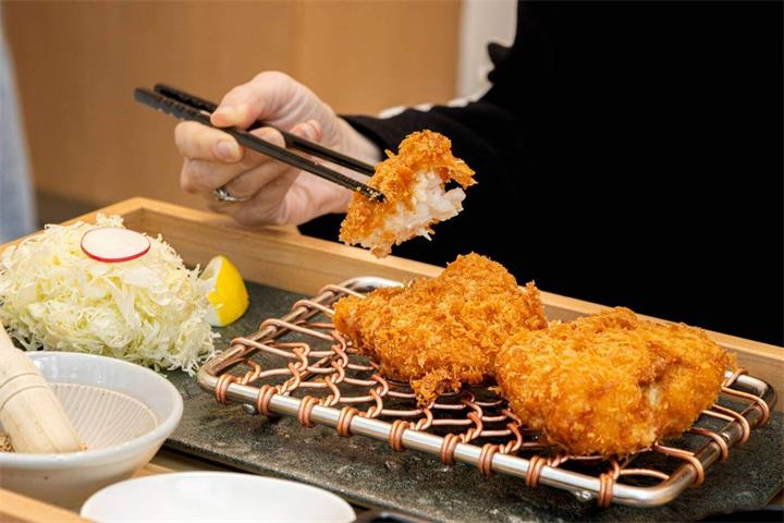 酥脆的艺术：日本人气炸猪排品牌 SAKU 登陆多伦多1