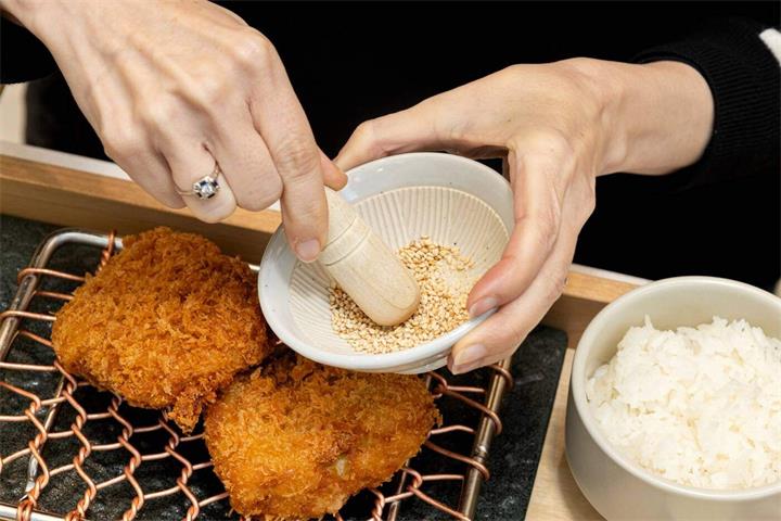 酥脆的艺术：日本人气炸猪排品牌 SAKU 登陆多伦多5