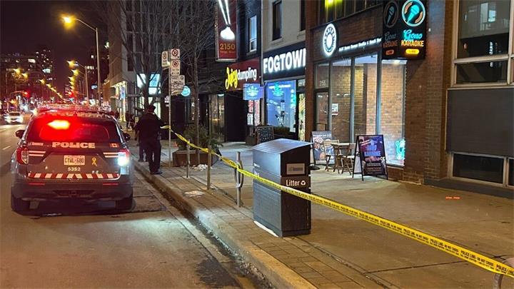 市中心发生持刀伤人事件，一名男子伤势严重；嫌疑人已被拘留1