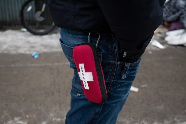 卑诗省11月突发大规模药物中毒潮：36小时内逾80人中毒，一种新型兽用镇静剂成“隐形杀手”1