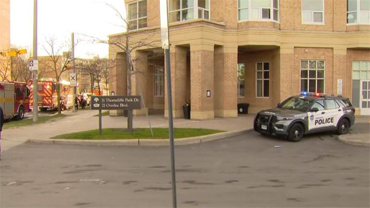 多伦多消防局：索恩克利夫公园2栋公寓楼发生火灾1