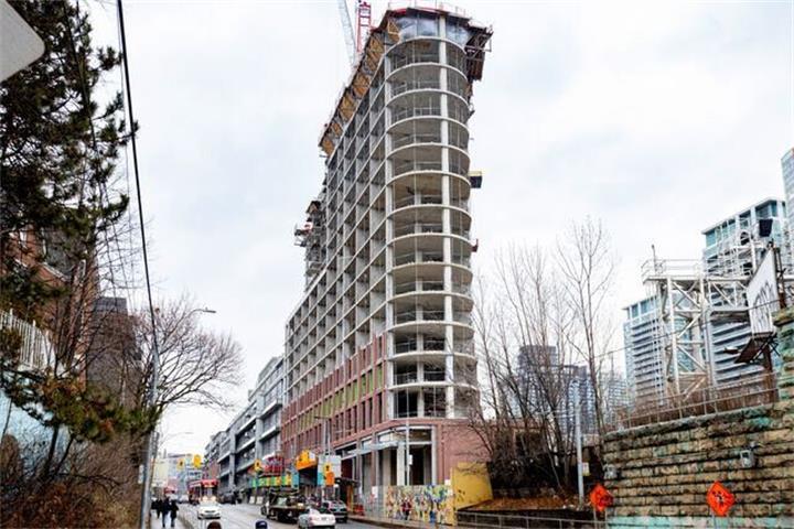 多伦多国王西街出现“熨斗大楼”：楔形设计打破城市塔楼千篇一律格局3