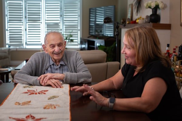 加拿大人口老龄化加速：越来越多家庭选择“居家养老”，但代价沉重1