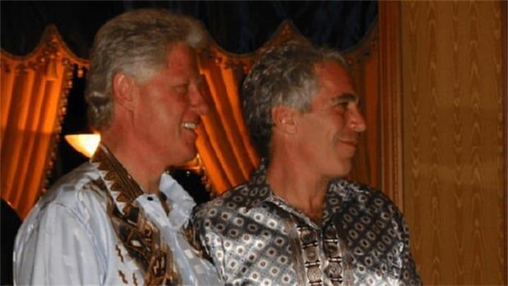 司法部恢复特朗普照片!爱泼斯坦档案风暴再起3