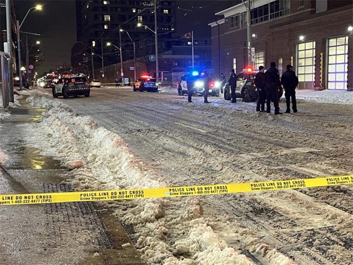 一名男子在多伦多南帕克代尔社区被刺身亡1