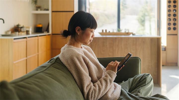 一直刷手机,真的会让大脑“退化”吗?关于“脑腐”的一次认真讨论1