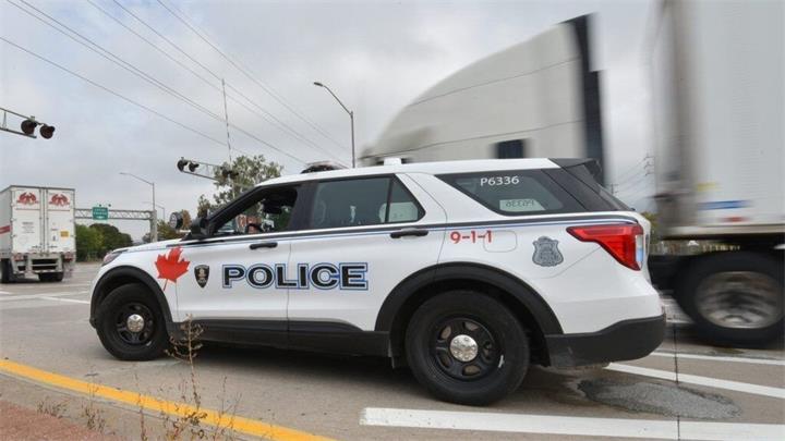 温莎一名在警队工作了六年的警官被控性侵1
