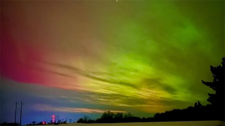 今晚要抬头看看天空 ，加拿大大部分地区有望观赏到北极光2