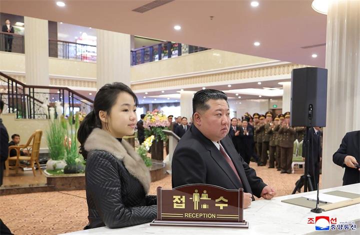 金正恩女儿首次现身“家族圣地”，外界解读为接班人信号2
