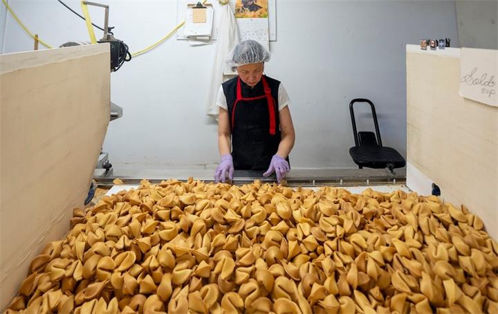 一家老字号的告别：近80年华人开的 “幸运饼干工厂”关门，留下的不只是味道3