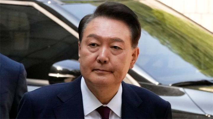 韩国前总统尹锡悦被要求判处死刑，独立检察官指控其因戒严令构成叛乱罪1