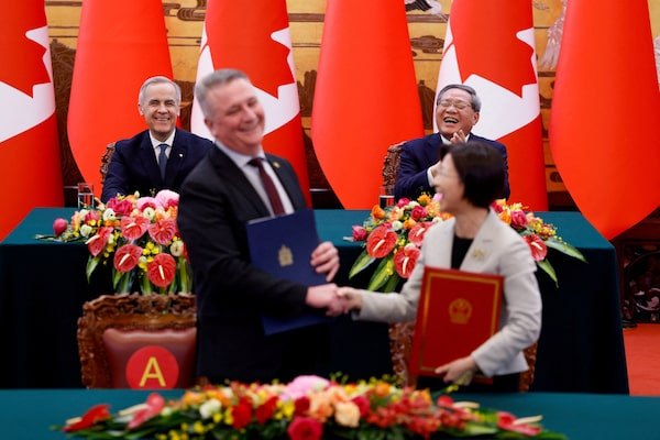 加拿大总理卡尼北京会谈：中加能源合作升级，关税争议仍未解决2