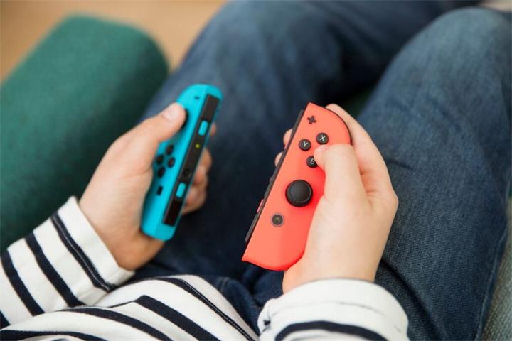 美国11岁男孩被控刑事杀人,父亲在家中遭枪击身亡1