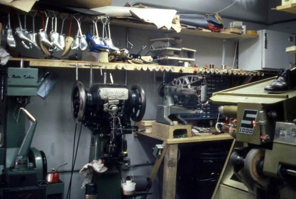 修鞋25年的他,从没想过,有一天会被整个社区“修”了一把2