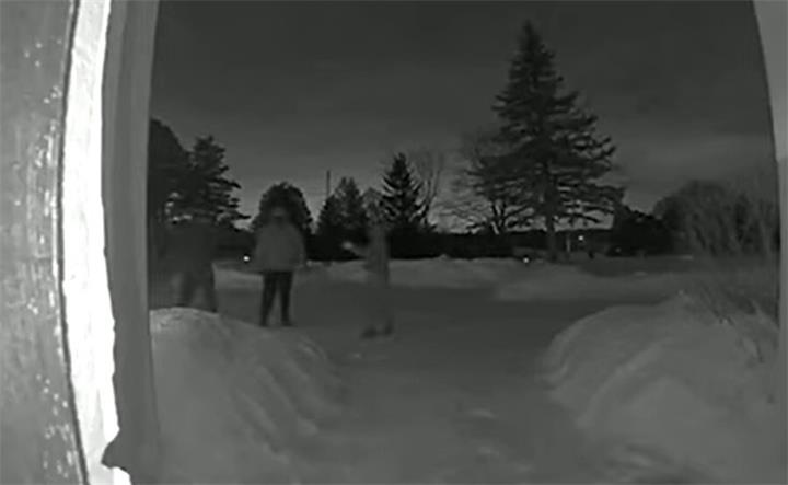 【视频】金镇发生凌晨入室抢劫案，嫌疑人持枪威胁屋主后逃离1