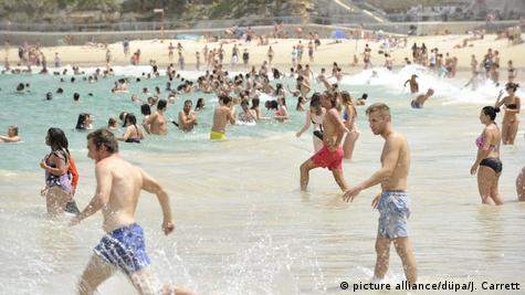 澳大利亚遭遇持续热浪，多地气温接近50摄氏度刷新历史纪录1