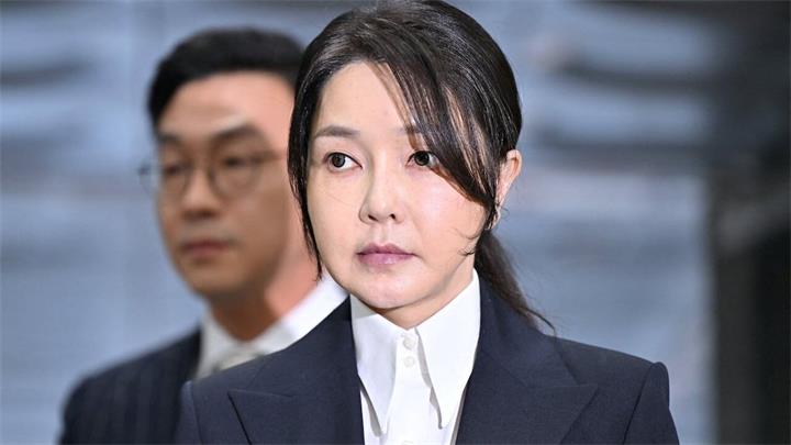 韩国前第一夫人金建希因受贿被判刑一年八个月1