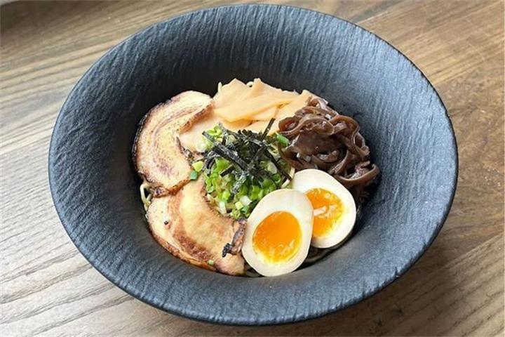 多伦多新开一家低调面馆,专做近期最火的无汤拉面1