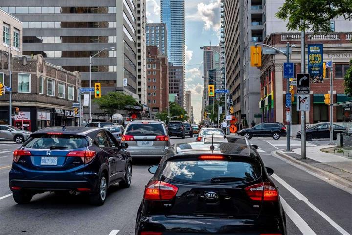 报告显示:多伦多司机去年因拥堵“浪费”近100小时,位列全国第二1