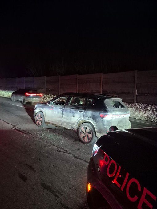 安省高速夜间险象:基奇纳23岁男子酒驾,车停403号公路中间车道熟睡1