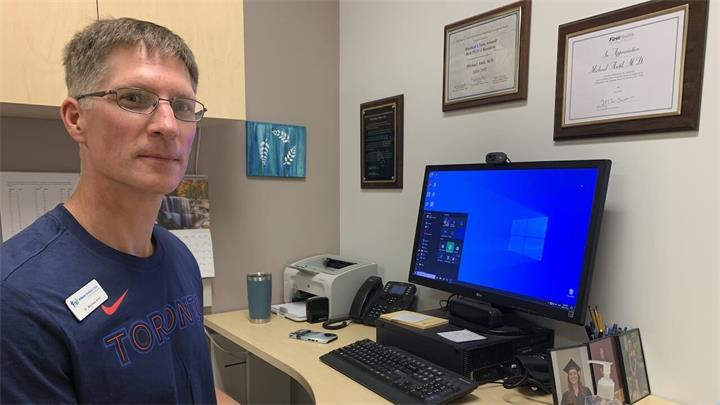 在安省接诊 2000 多名病人,却仍拿不到身份:一位外籍医生的加拿大困境1