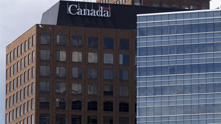 联邦政府启动大规模精简计划：33个部门发出裁员通知，影响数万人1