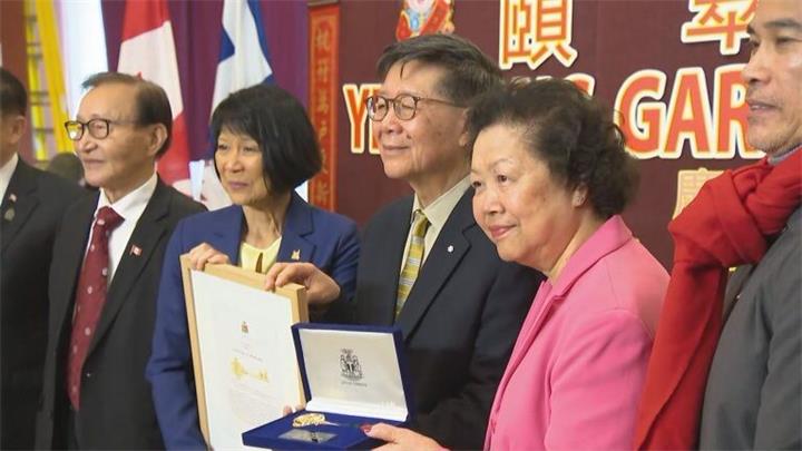 多伦多授予怡康中心创始人华裔医生“城市钥匙”:50年推动华人社区与长者服务1