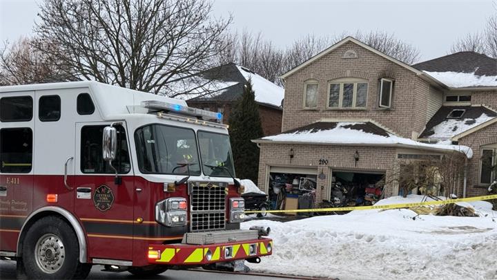 约克区一民宅清晨起火：一名老年女子不治身亡，两名男子送医1