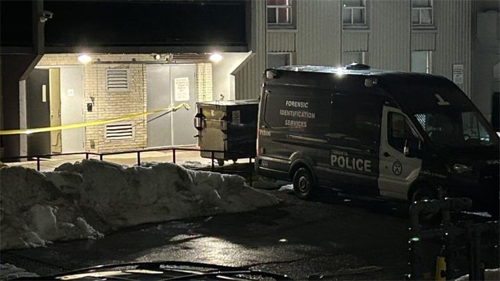 士嘉堡公寓疑发生枪击事件，一名男子中枪后自行前往医院1