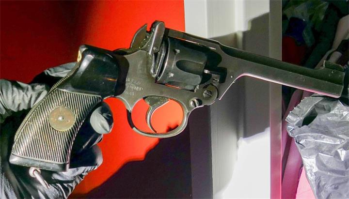 约克区警方跨区域打击贩毒网络 缴获枪支弩箭及32.5万加元毒品 6人被控1