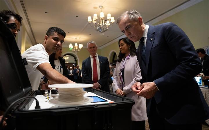 加印关系回暖：卡尼称印度是“天然伙伴”，双方力争年内达成自由贸易协议1