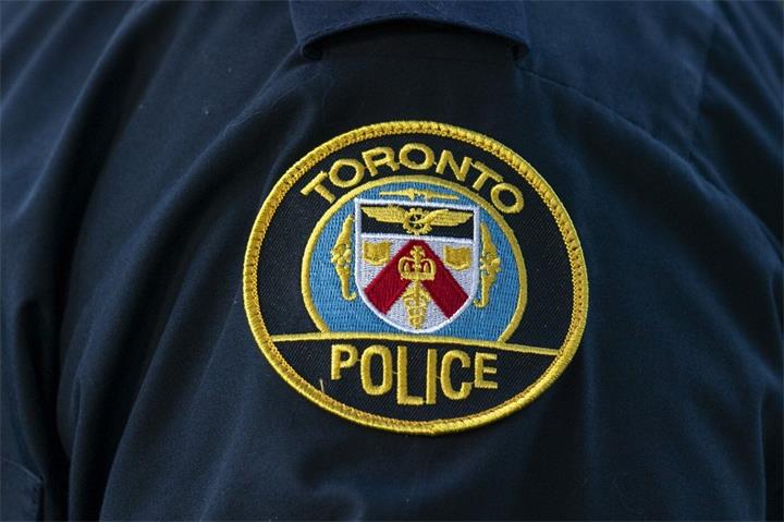 多伦多警方警告新型汽车保险诈骗，嫌疑人冒充经纪售卖假保单1