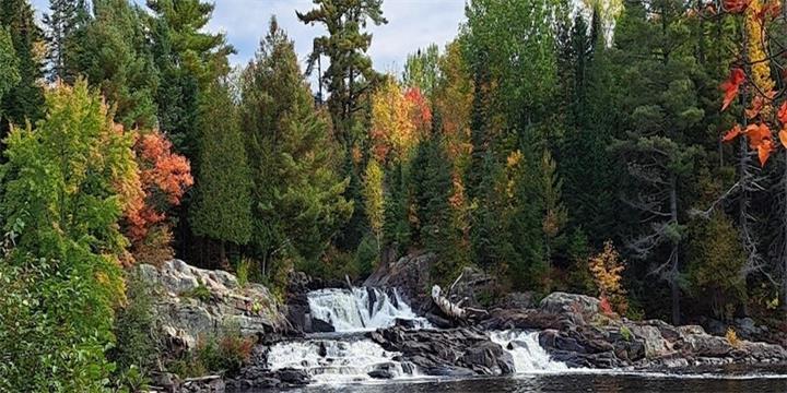 Muskoka 最值得看的 10 个湖泊景观：哪些湖最美、怎么玩更合适？2