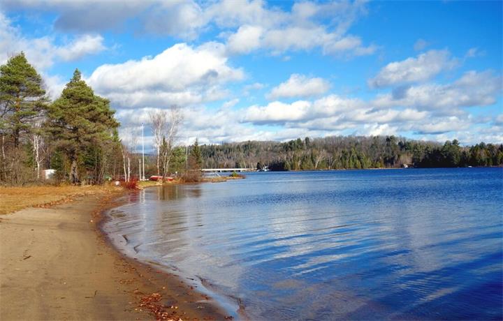 Muskoka 最值得看的 10 个湖泊景观：哪些湖最美、怎么玩更合适？1